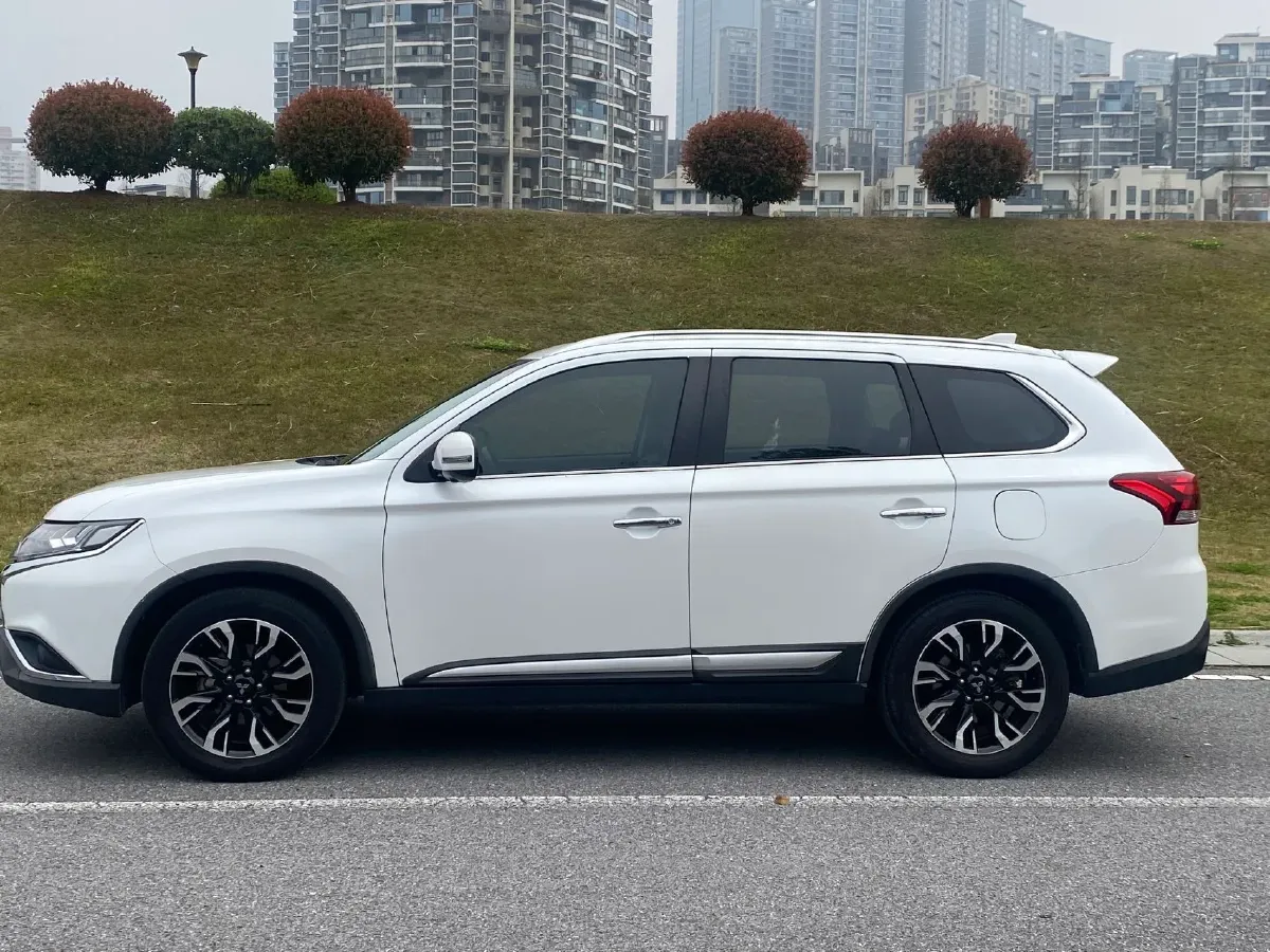2019 Mitsubishi Outlander 2.4L 192HP L4 CVT,autocango,china used car exporter,china ev exporter,chinese used car exporter,chinese used ev exporter
