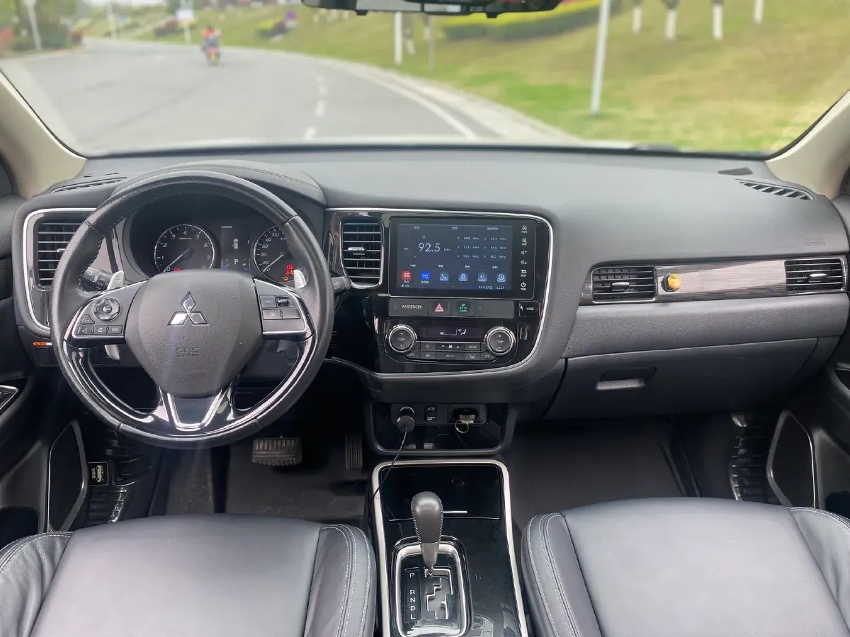 2019 Mitsubishi Outlander 2.4L 192HP L4 CVT,autocango,china used car exporter,china ev exporter,chinese used car exporter,chinese used ev exporter