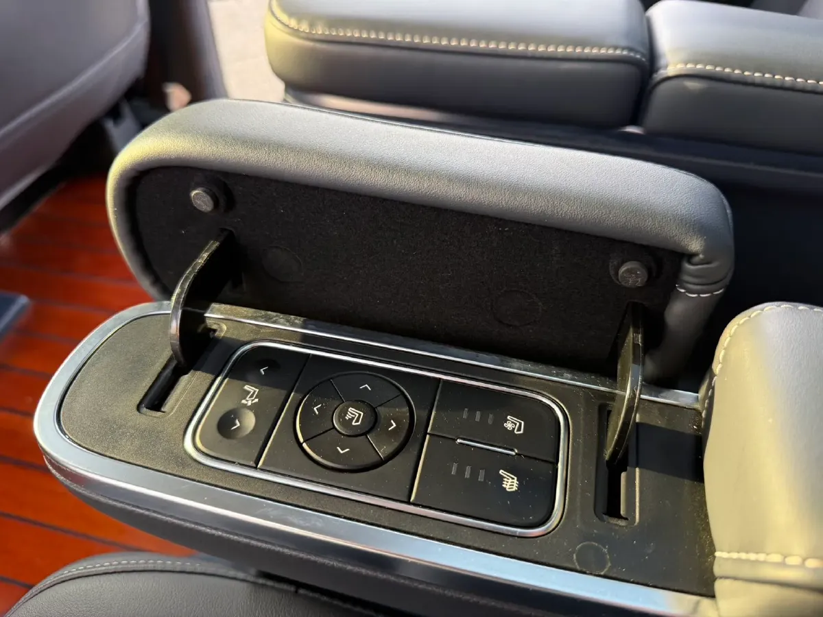 2021 GAC Trumpchi M8 2.0T 252HP L4 8AT,autocango,china used car exporter,china ev exporter,chinese used car exporter,chinese used ev exporter