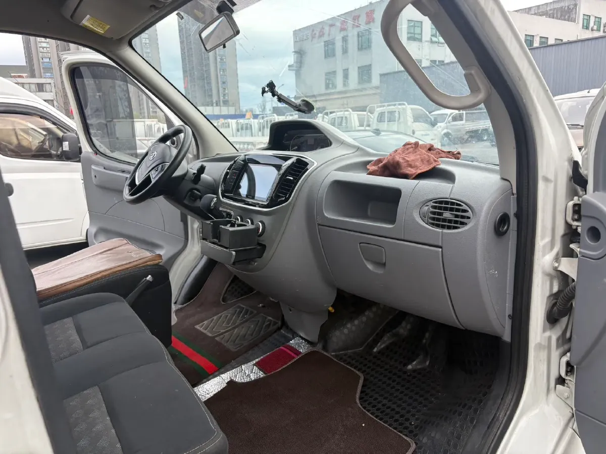 2020 MAXUS XinTu V80 2.5T 136HP L4 6MT,autocango,china used car exporter,china ev exporter,chinese used car exporter,chinese used ev exporter