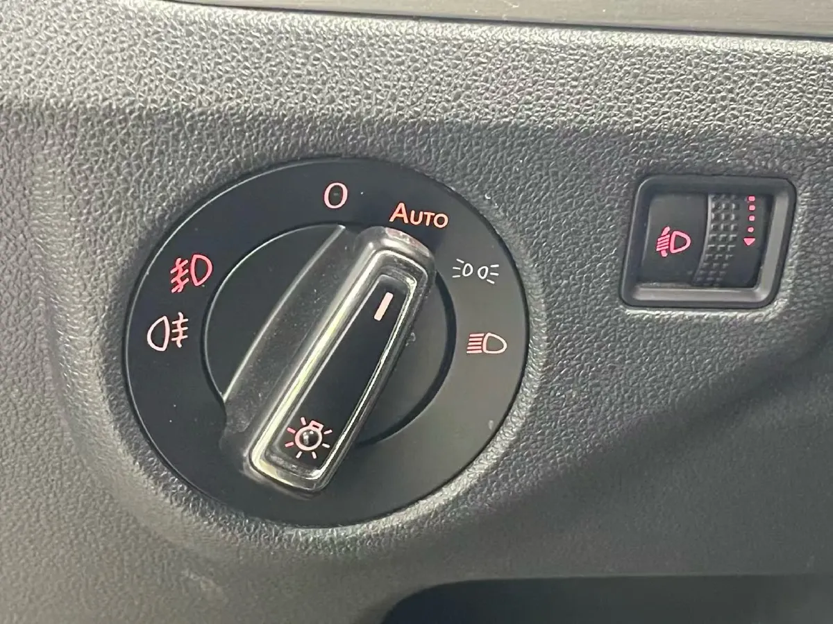 2019 Citroen C4L 1.2T 136HP L3 6AT,autocango,china used car exporter,china ev exporter,chinese used car exporter,chinese used ev exporter