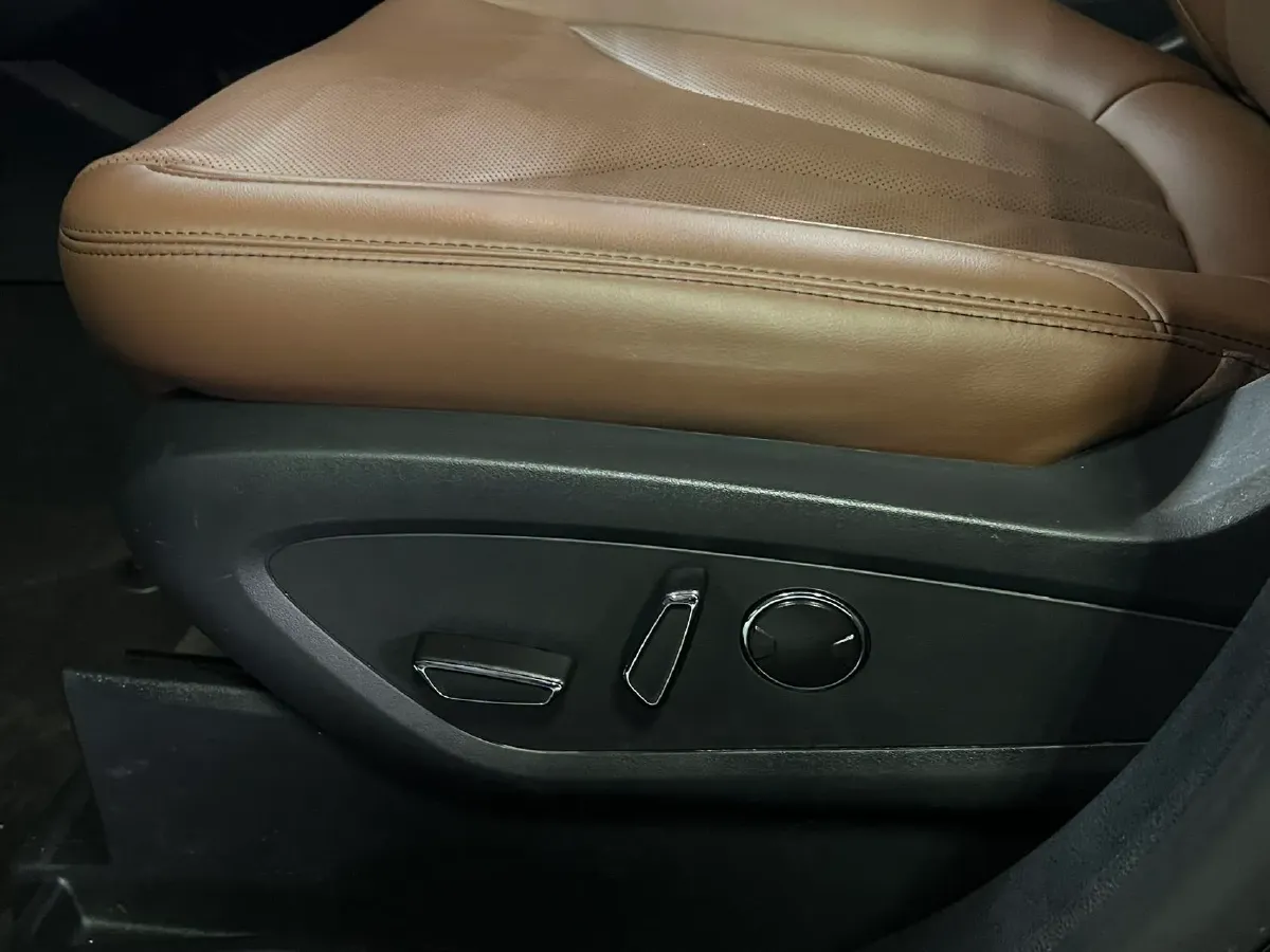 2021 Lincoln Nautilus 2.0T 245HP L4 8AT,autocango,china used car exporter,china ev exporter,chinese used car exporter,chinese used ev exporter