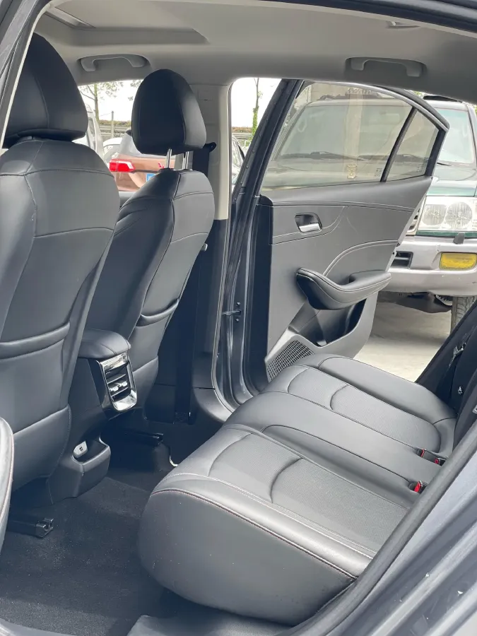 2023 Roewe i5 1.5L 129HP L4 CVT,autocango,china used car exporter,china ev exporter,chinese used car exporter,chinese used ev exporter