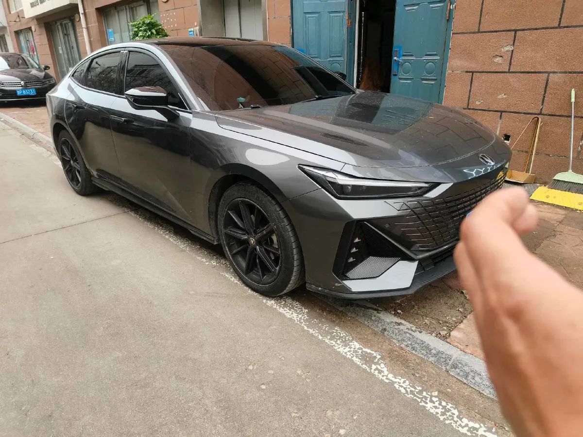 2022 ChangAn UNI-V 1.5T 188HP L4 7DCT,autocango,china used car exporter,china ev exporter,chinese used car exporter,chinese used ev exporter