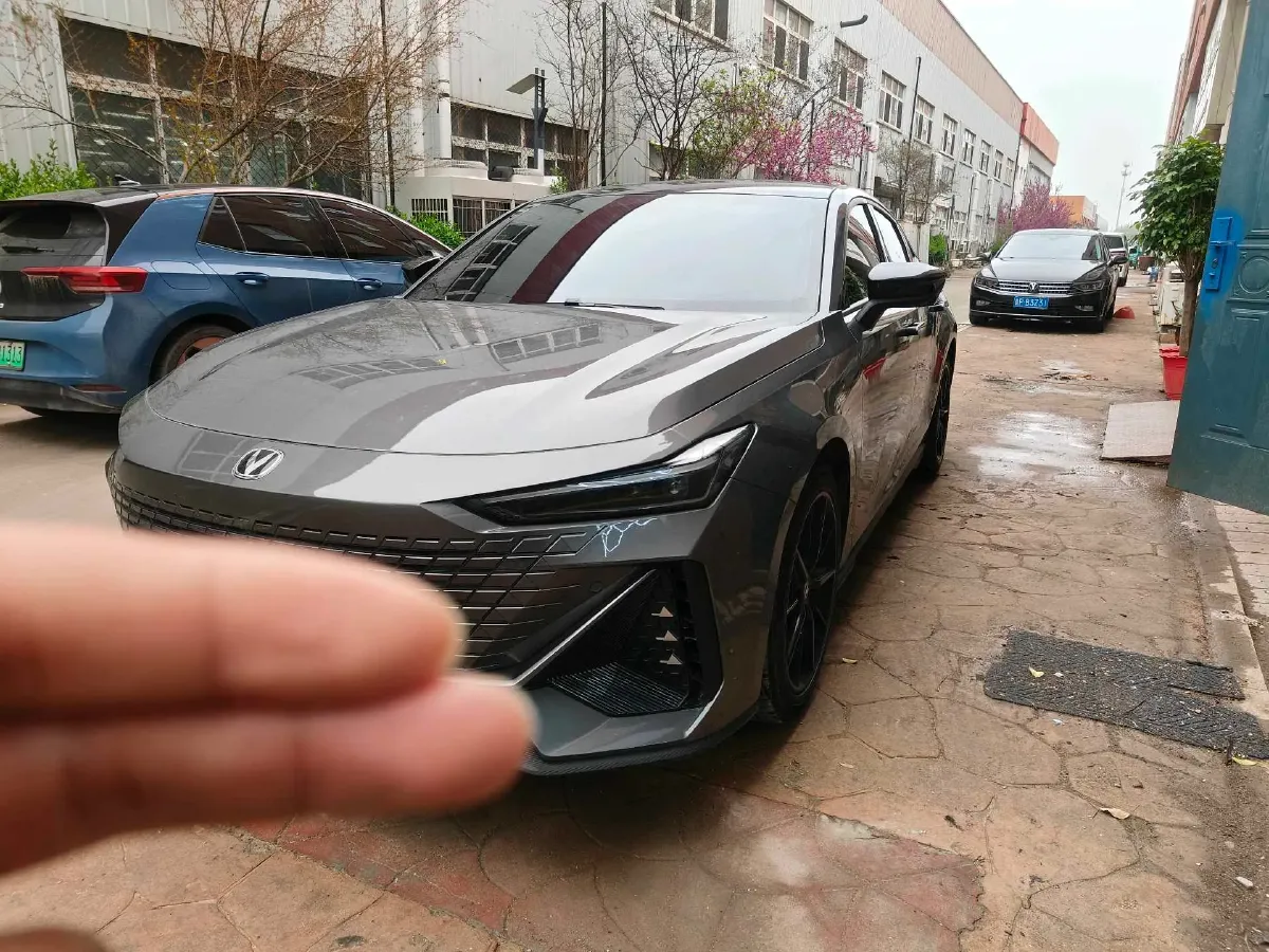 2022 ChangAn UNI-V 1.5T 188HP L4 7DCT,autocango,china used car exporter,china ev exporter,chinese used car exporter,chinese used ev exporter