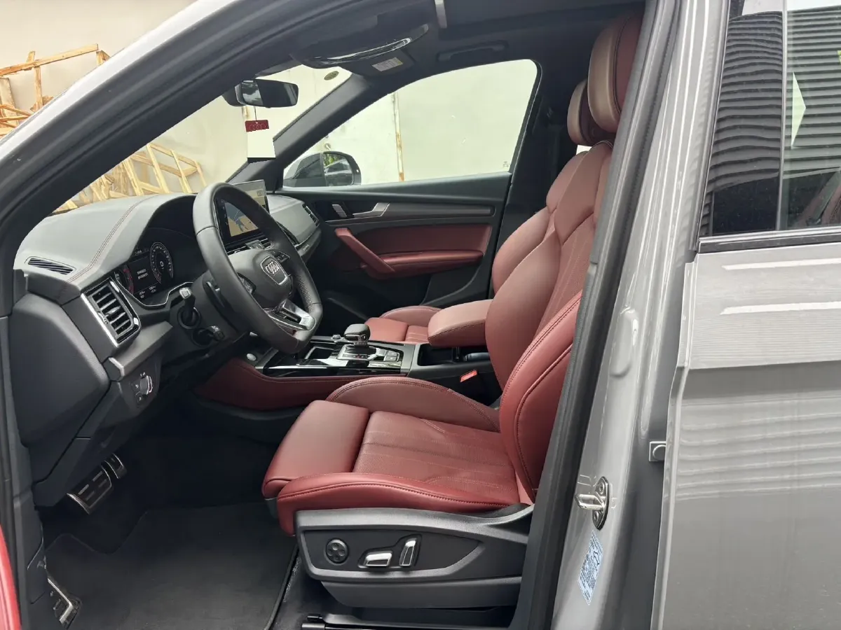 2025 Audi Q5L 2.0T 190HP L4 7DCT,autocango,china used car exporter,china ev exporter,chinese used car exporter,chinese used ev exporter