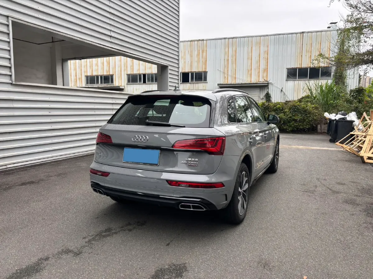 2025 Audi Q5L 2.0T 190HP L4 7DCT,autocango,china used car exporter,china ev exporter,chinese used car exporter,chinese used ev exporter