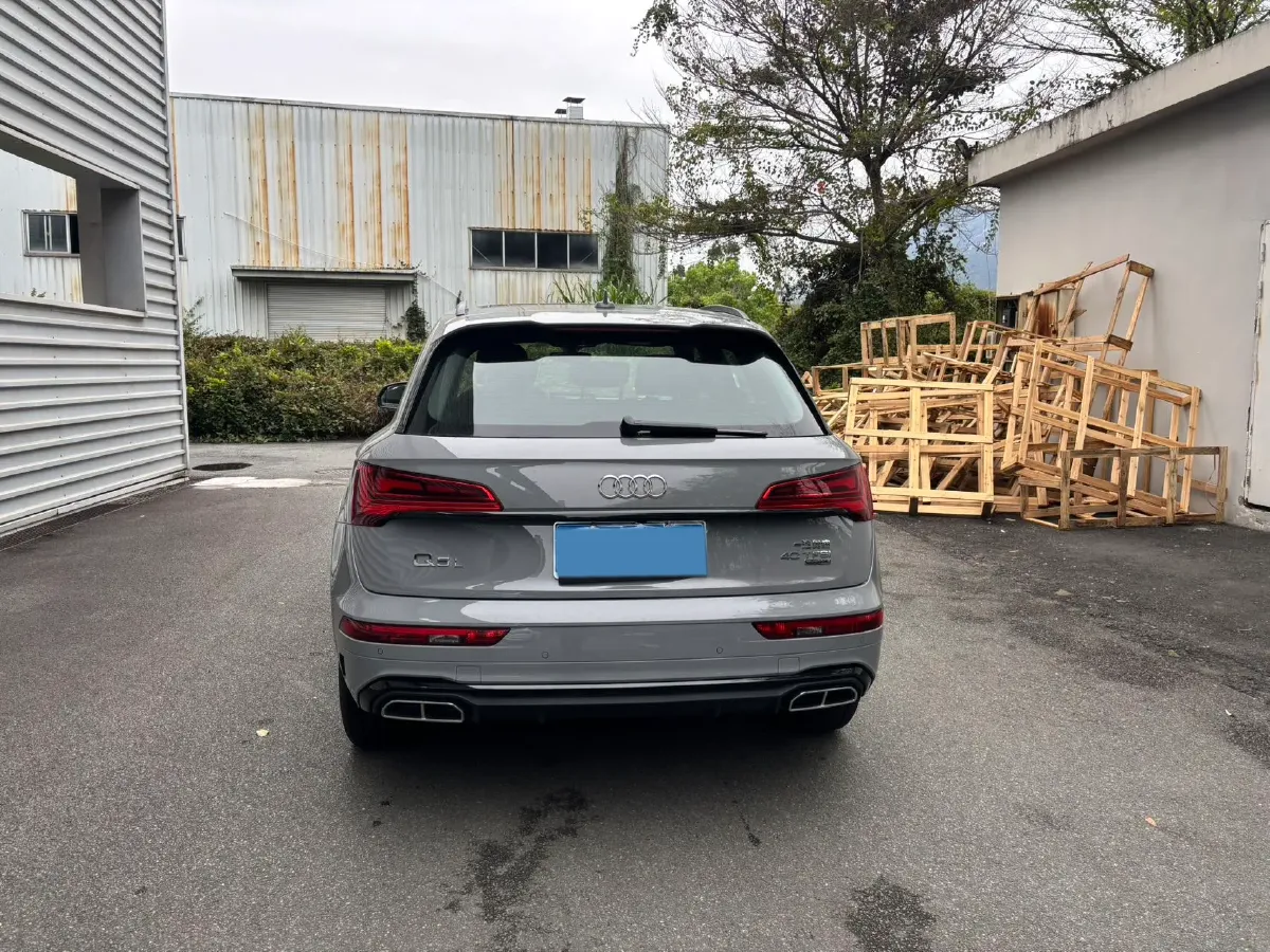 2025 Audi Q5L 2.0T 190HP L4 7DCT,autocango,china used car exporter,china ev exporter,chinese used car exporter,chinese used ev exporter