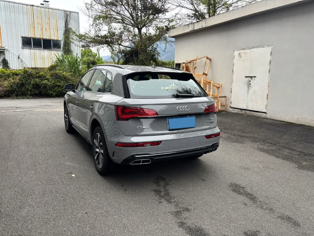 2025 Audi Q5L 2.0T 190HP L4 7DCT,autocango,china used car exporter,china ev exporter,chinese used car exporter,chinese used ev exporter
