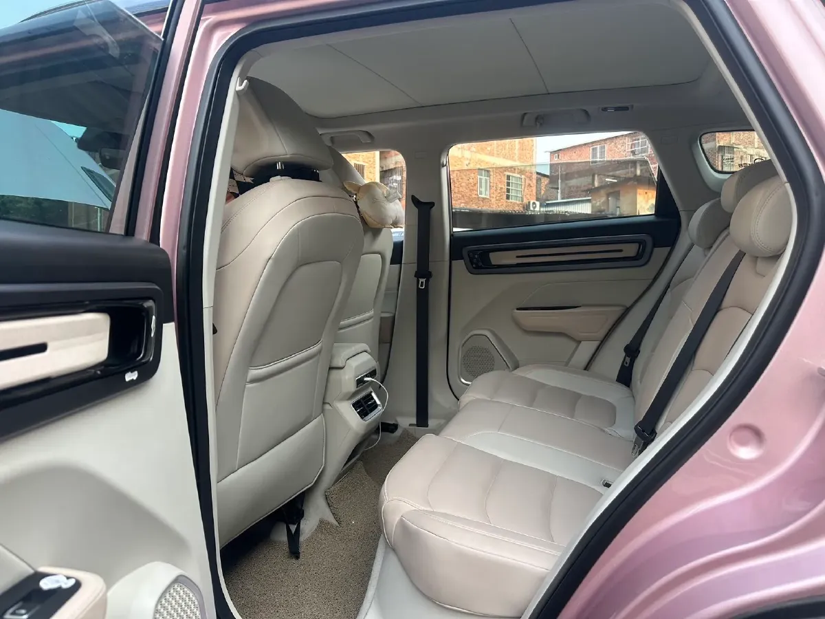 2023 Geely ICON 1.5T 181HP L4 7DCT,autocango,china used car exporter,china ev exporter,chinese used car exporter,chinese used ev exporter