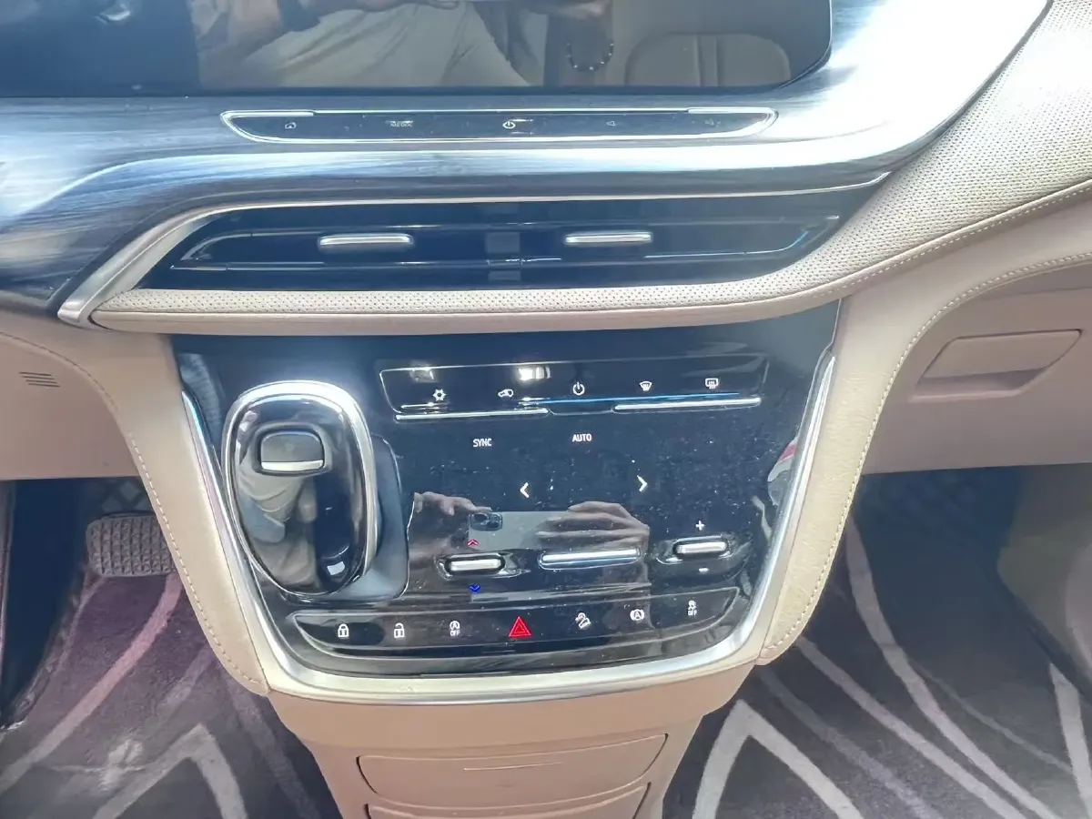 2021 Buick GL8 2.0T 237HP L4 9AT,autocango,china used car exporter,china ev exporter,chinese used car exporter,chinese used ev exporter