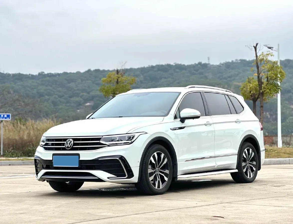 2024 Volkswagen Tiguan L 2.0T 186HP L4 7DCT,autocango,china used car exporter,china ev exporter,chinese used car exporter,chinese used ev exporter