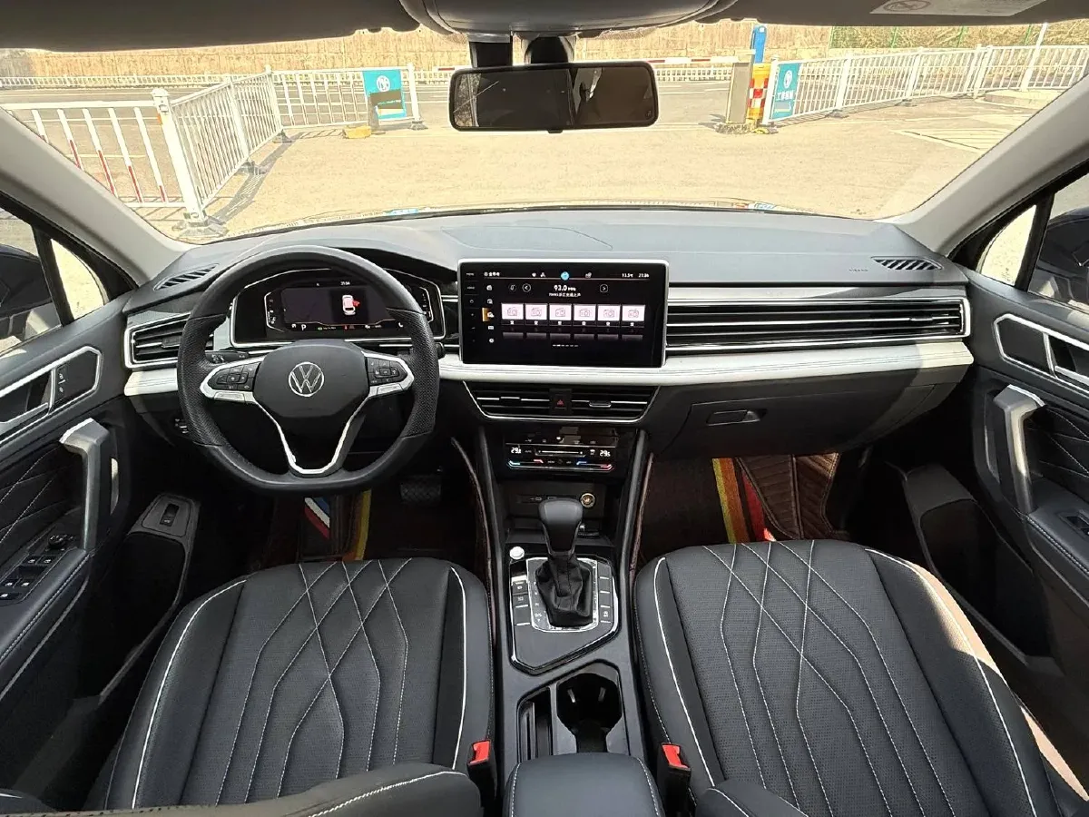 2024 Volkswagen Tiguan L 2.0T 186HP L4 7DCT,autocango,china used car exporter,china ev exporter,chinese used car exporter,chinese used ev exporter