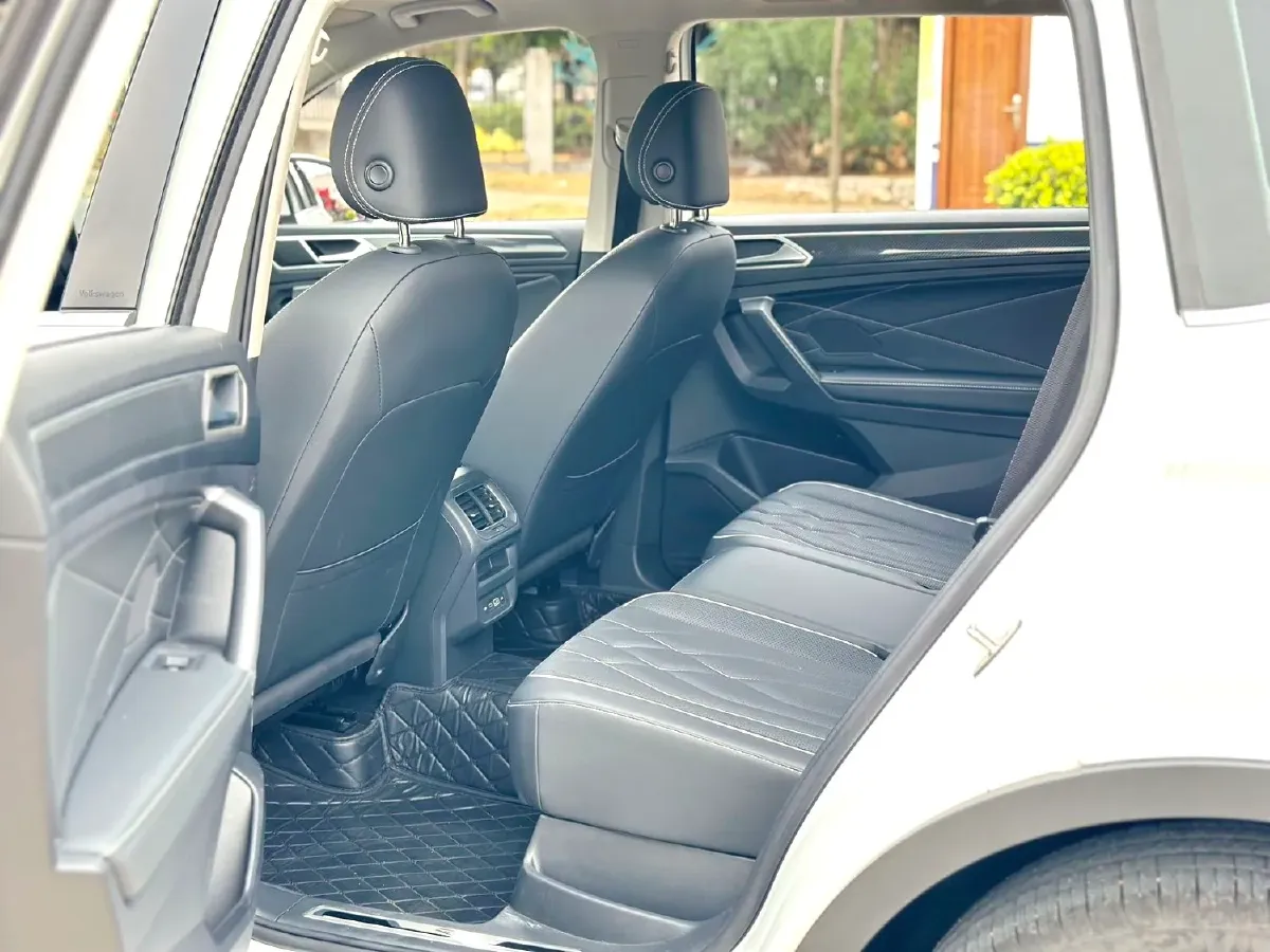 2024 Volkswagen Tiguan L 2.0T 186HP L4 7DCT,autocango,china used car exporter,china ev exporter,chinese used car exporter,chinese used ev exporter