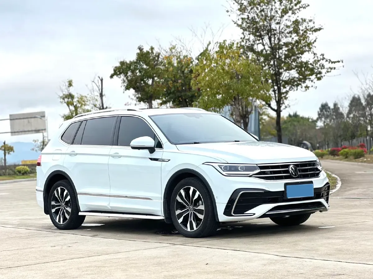 2024 Volkswagen Tiguan L 2.0T 186HP L4 7DCT,autocango,china used car exporter,china ev exporter,chinese used car exporter,chinese used ev exporter