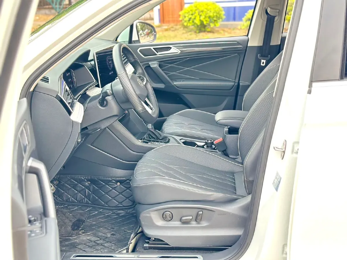 2024 Volkswagen Tiguan L 2.0T 186HP L4 7DCT,autocango,china used car exporter,china ev exporter,chinese used car exporter,chinese used ev exporter