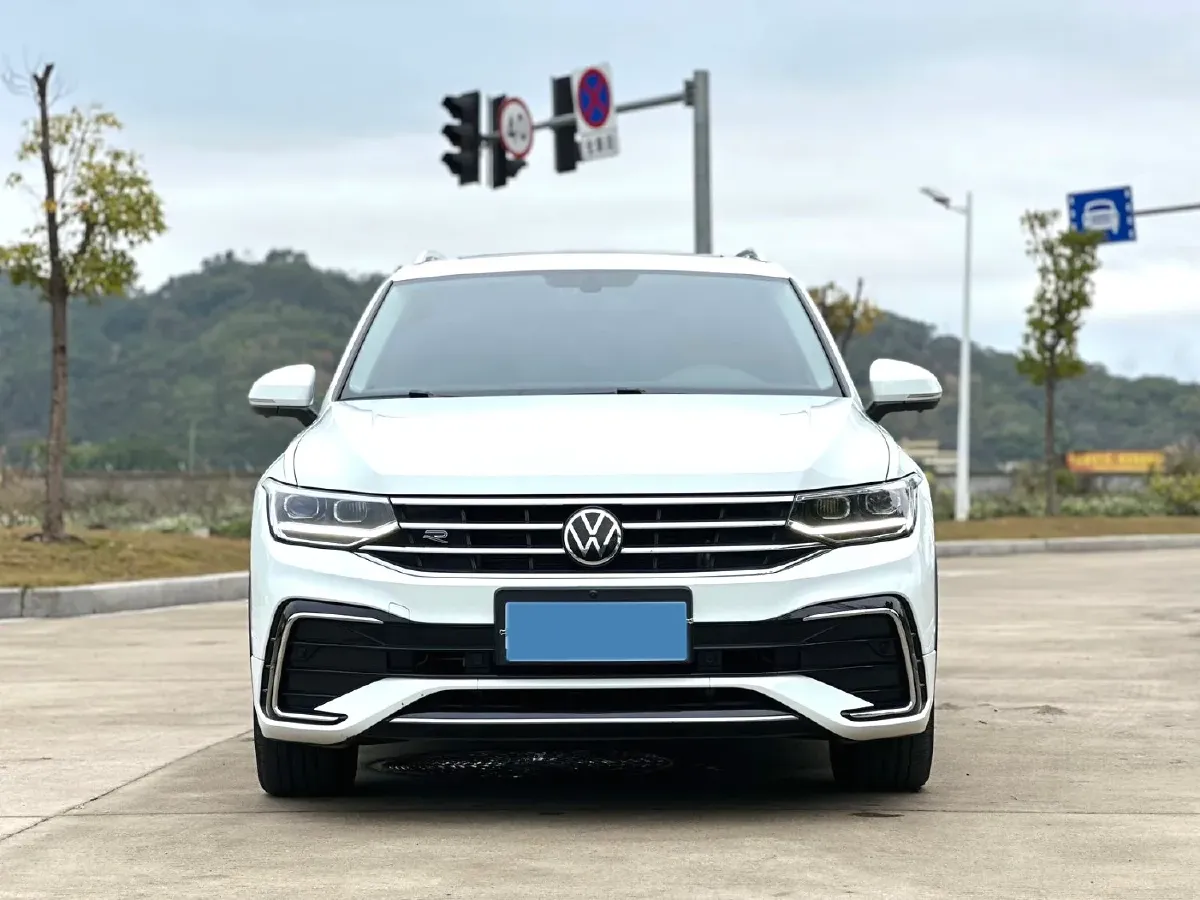 2024 Volkswagen Tiguan L 2.0T 186HP L4 7DCT,autocango,china used car exporter,china ev exporter,chinese used car exporter,chinese used ev exporter