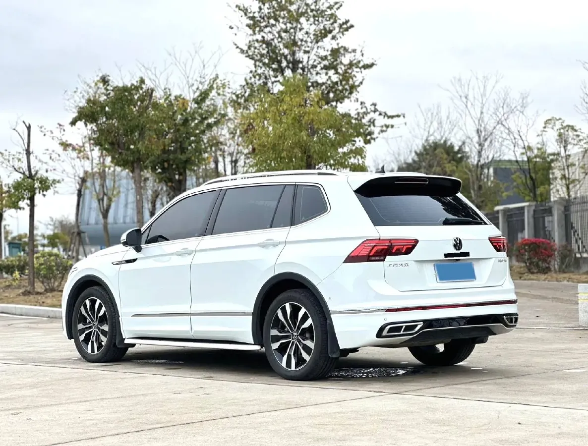 2024 Volkswagen Tiguan L 2.0T 186HP L4 7DCT,autocango,china used car exporter,china ev exporter,chinese used car exporter,chinese used ev exporter