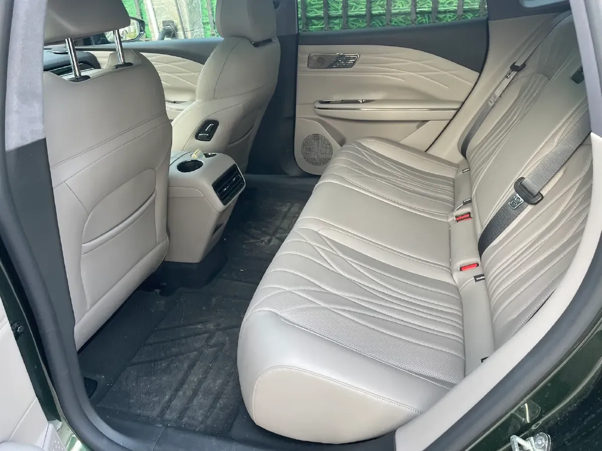 2025 Geely Galaxy Starshine 8 1.5T 163HP L4 3DHT PHEV 27.69KWH,autocango,china used car exporter,china ev exporter,chinese used car exporter,chinese used ev exporter