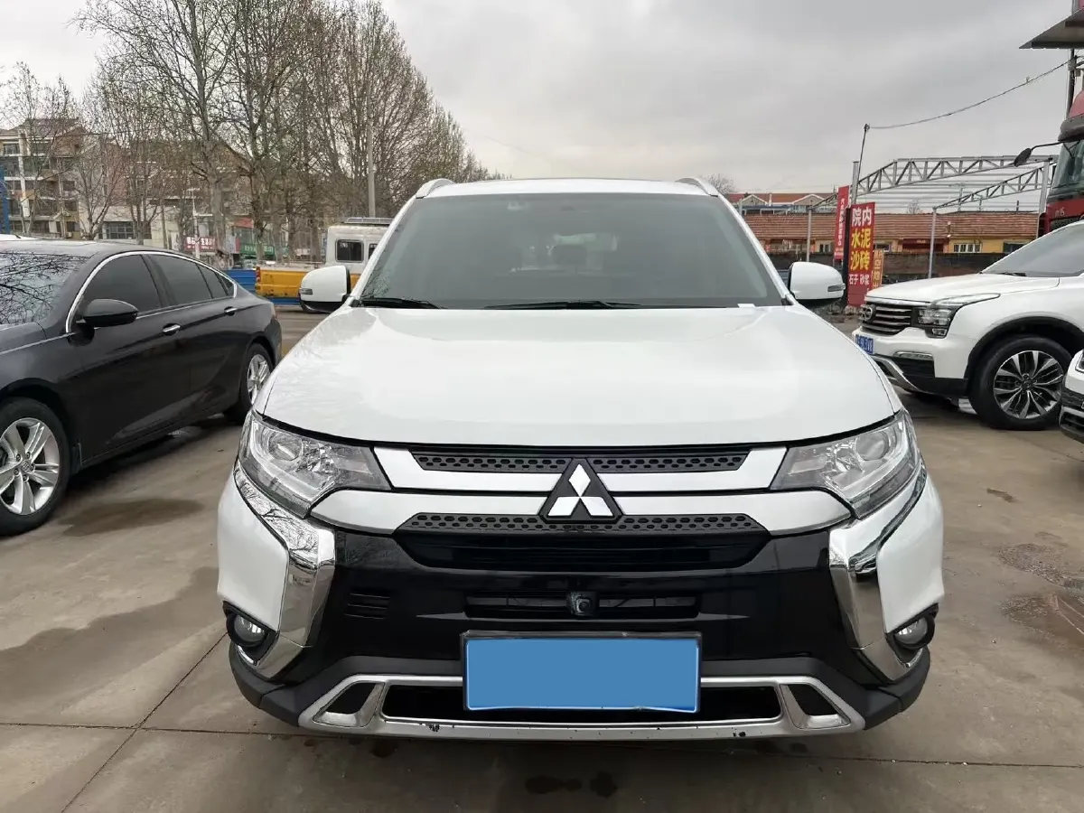 2020 Mitsubishi Outlander 2.0L 166HP L4 CVT,autocango,china used car exporter,china ev exporter,chinese used car exporter,chinese used ev exporter