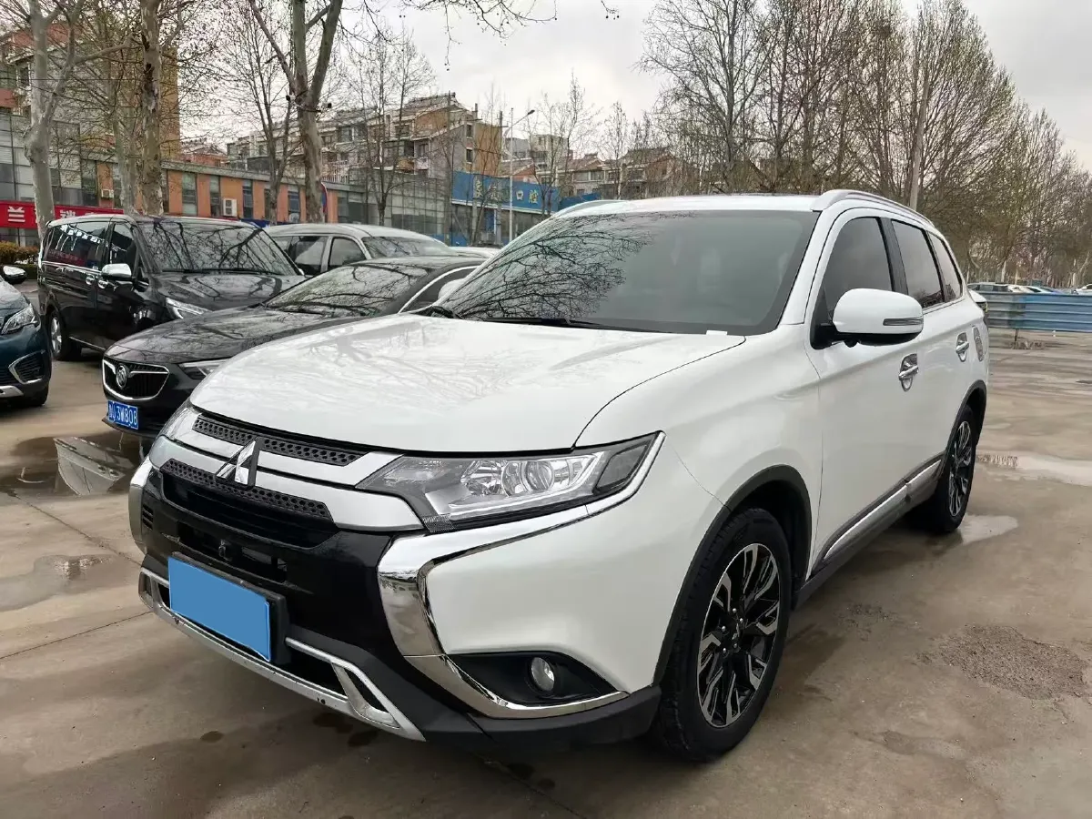2020 Mitsubishi Outlander 2.0L 166HP L4 CVT,autocango,china used car exporter,china ev exporter,chinese used car exporter,chinese used ev exporter