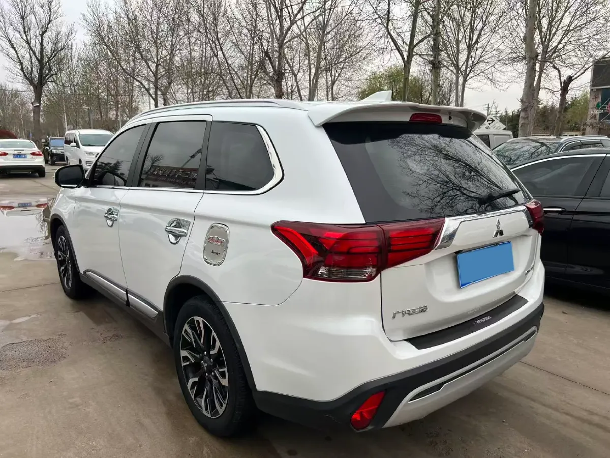2020 Mitsubishi Outlander 2.0L 166HP L4 CVT,autocango,china used car exporter,china ev exporter,chinese used car exporter,chinese used ev exporter