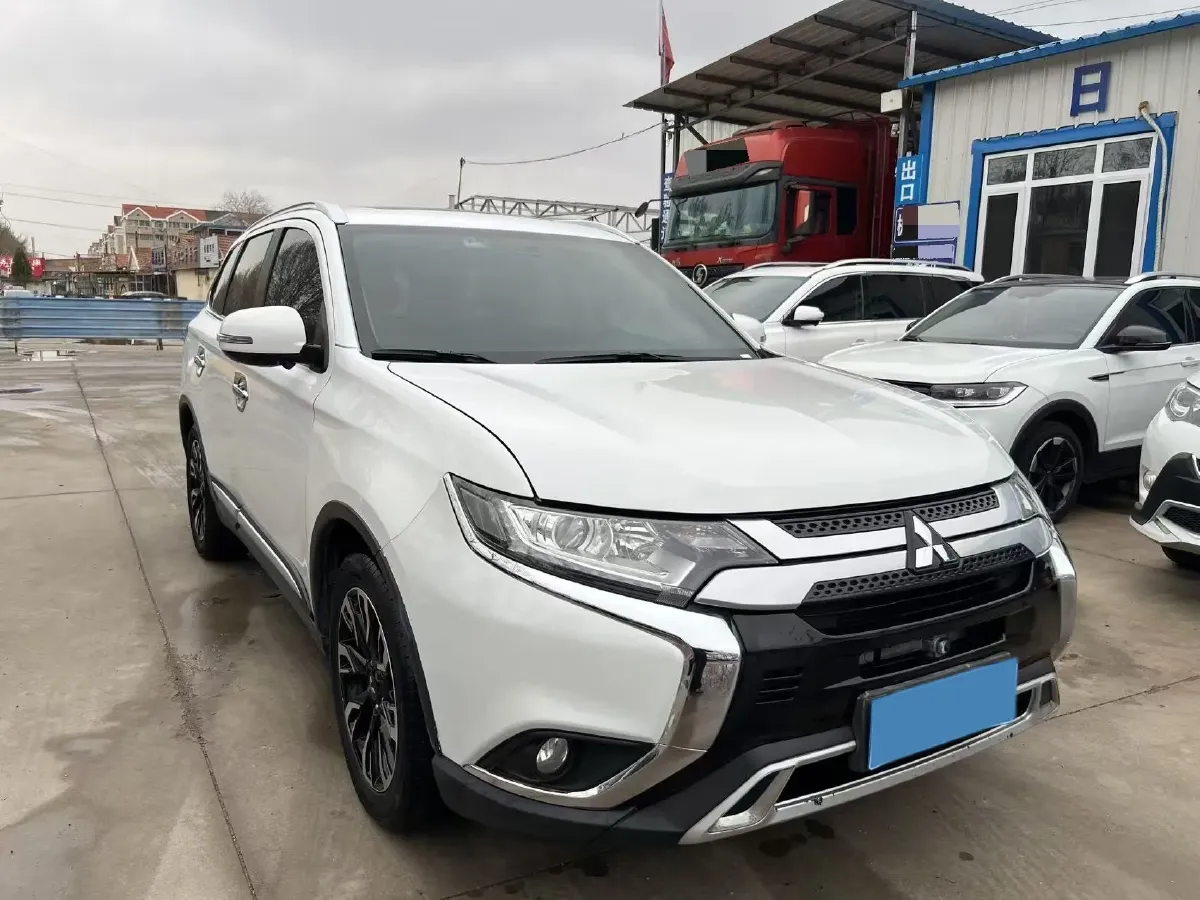 2020 Mitsubishi Outlander 2.0L 166HP L4 CVT,autocango,china used car exporter,china ev exporter,chinese used car exporter,chinese used ev exporter