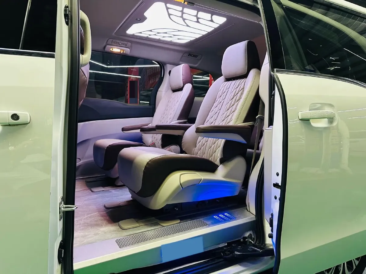 2022 Buick GL8 2.0T 237HP L4 9AT,autocango,china used car exporter,china ev exporter,chinese used car exporter,chinese used ev exporter