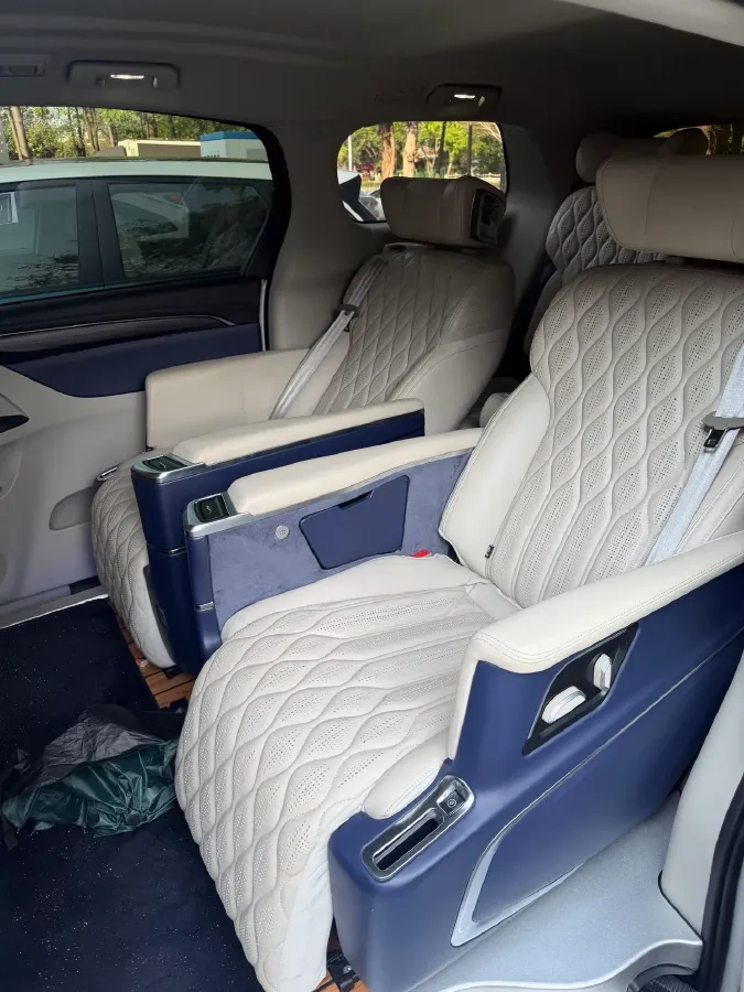 2022 Buick GL8 2.0T 237HP L4 9AT,autocango,china used car exporter,china ev exporter,chinese used car exporter,chinese used ev exporter