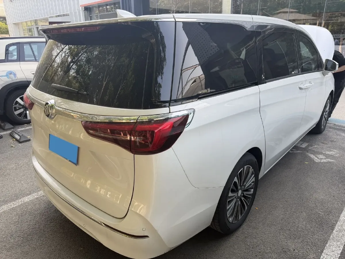 2022 Buick GL8 2.0T 237HP L4 9AT,autocango,china used car exporter,china ev exporter,chinese used car exporter,chinese used ev exporter
