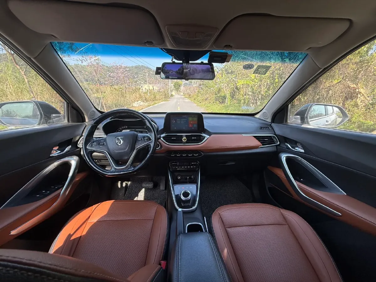 2017 HaiMa S5 Young Edition 1.6L 122HP L4 5MT,autocango,china used car exporter,china ev exporter,chinese used car exporter,chinese used ev exporter