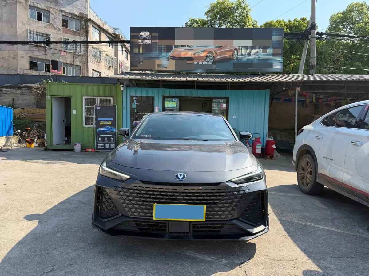 2023 ChangAn UNI-V 2.0T 233HP L4 8AT,autocango,china used car exporter,china ev exporter,chinese used car exporter,chinese used ev exporter