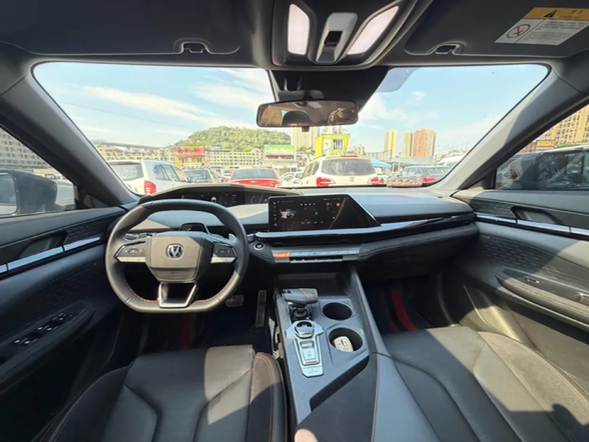 2023 ChangAn UNI-V 2.0T 233HP L4 8AT,autocango,china used car exporter,china ev exporter,chinese used car exporter,chinese used ev exporter