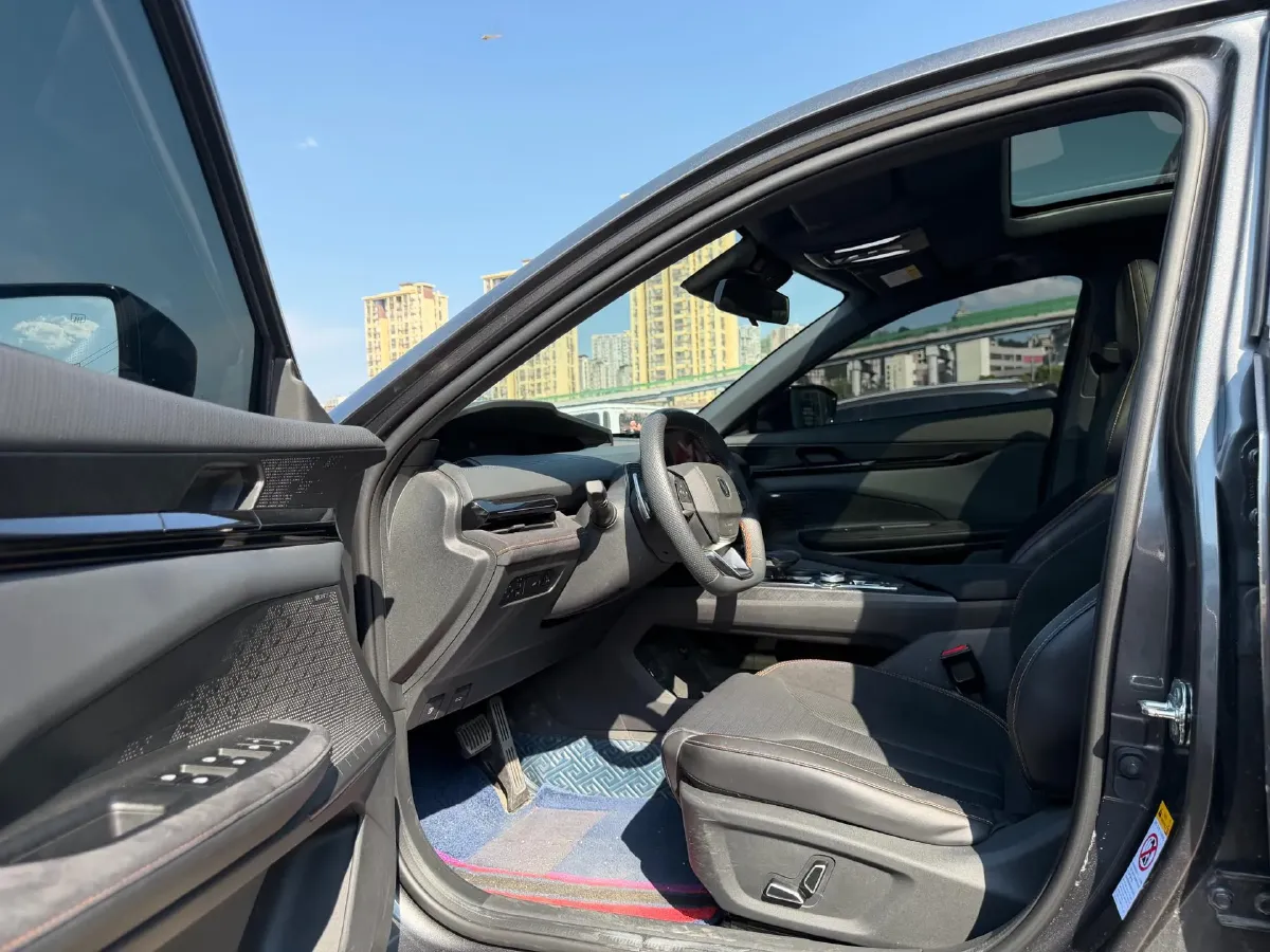 2023 ChangAn UNI-V 2.0T 233HP L4 8AT,autocango,china used car exporter,china ev exporter,chinese used car exporter,chinese used ev exporter