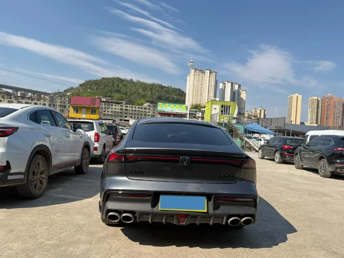 2023 ChangAn UNI-V 2.0T 233HP L4 8AT,autocango,china used car exporter,china ev exporter,chinese used car exporter,chinese used ev exporter
