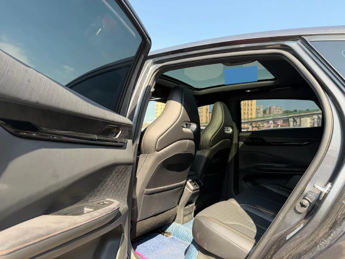 2023 ChangAn UNI-V 2.0T 233HP L4 8AT,autocango,china used car exporter,china ev exporter,chinese used car exporter,chinese used ev exporter