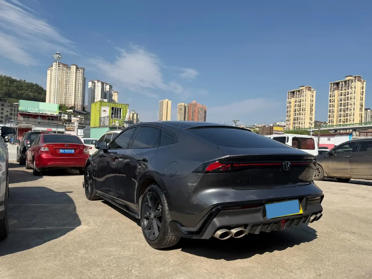 2023 ChangAn UNI-V 2.0T 233HP L4 8AT,autocango,china used car exporter,china ev exporter,chinese used car exporter,chinese used ev exporter