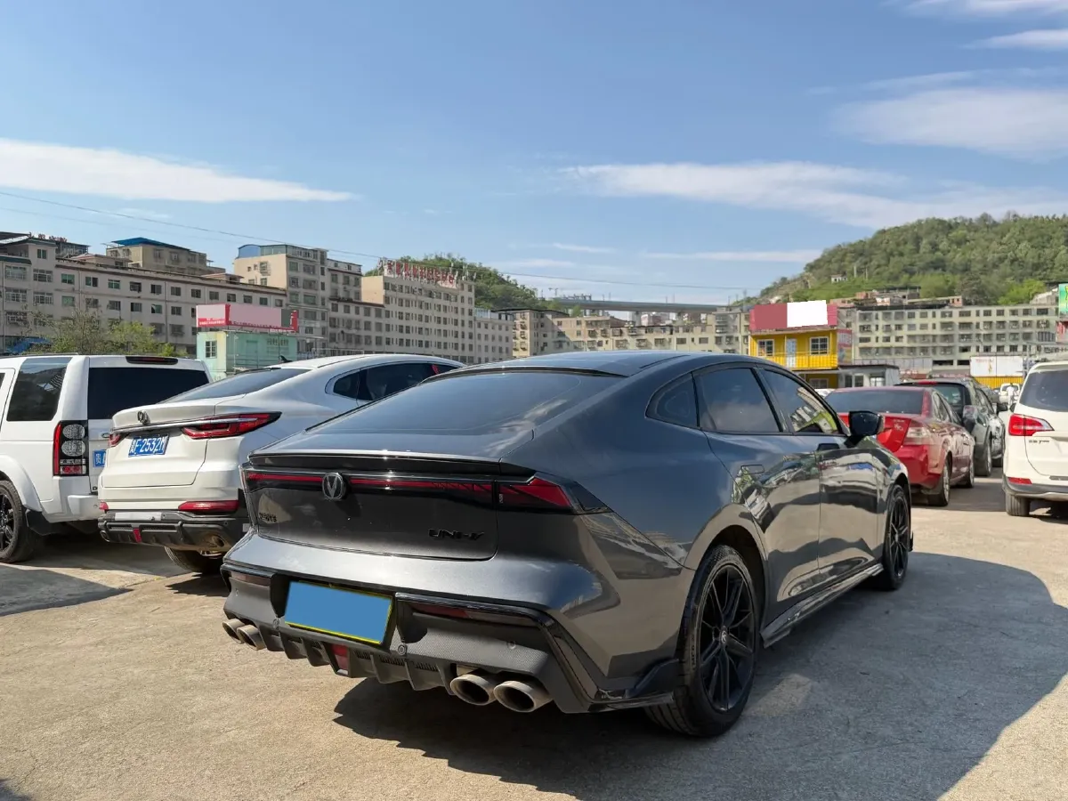 2023 ChangAn UNI-V 2.0T 233HP L4 8AT,autocango,china used car exporter,china ev exporter,chinese used car exporter,chinese used ev exporter