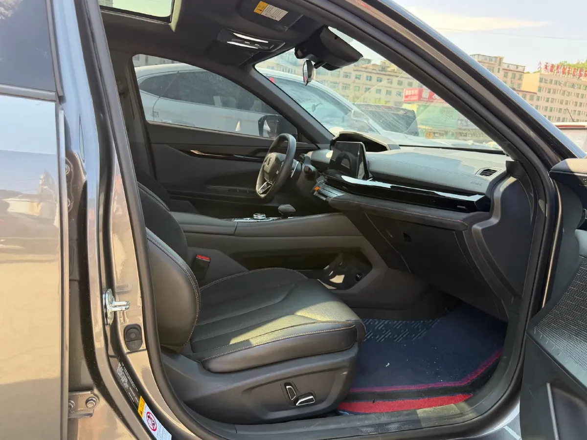 2023 ChangAn UNI-V 2.0T 233HP L4 8AT,autocango,china used car exporter,china ev exporter,chinese used car exporter,chinese used ev exporter