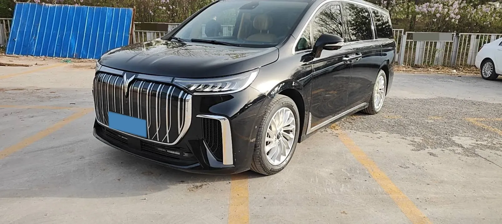 2024 Voyah Dream BEV 108.73KWH,autocango,china used car exporter,china ev exporter,chinese used car exporter,chinese used ev exporter
