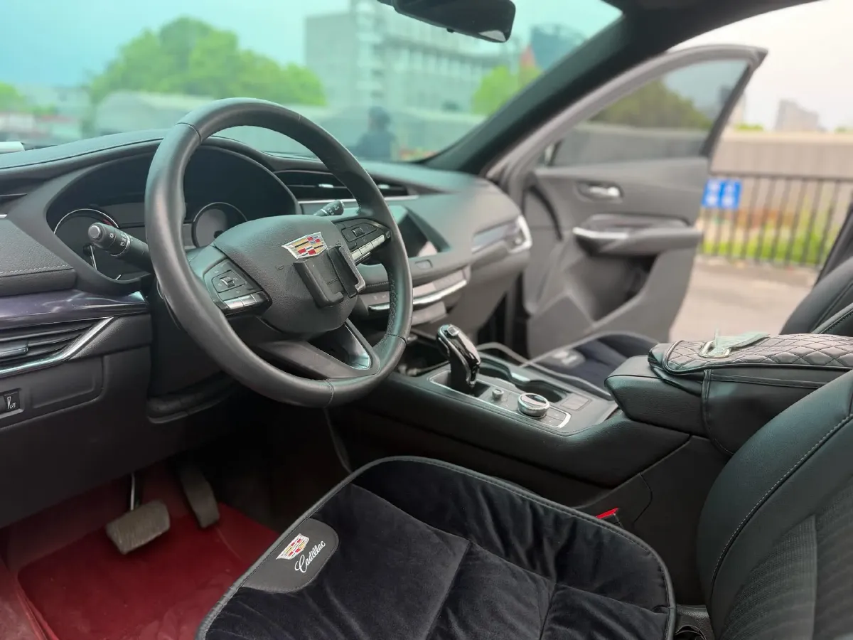 2022 Cadillac XT4 2.0T 237HP L4 9AT,autocango,china used car exporter,china ev exporter,chinese used car exporter,chinese used ev exporter