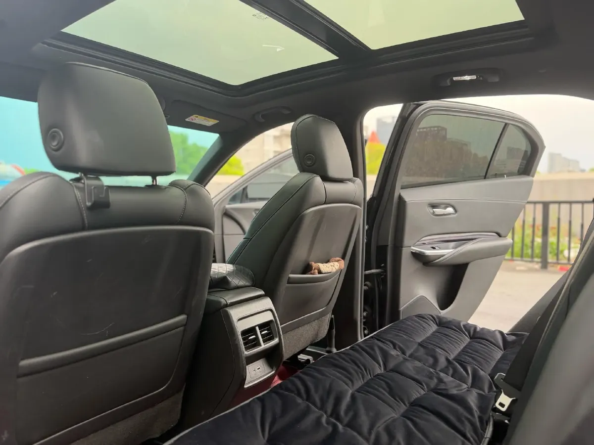 2022 Cadillac XT4 2.0T 237HP L4 9AT,autocango,china used car exporter,china ev exporter,chinese used car exporter,chinese used ev exporter