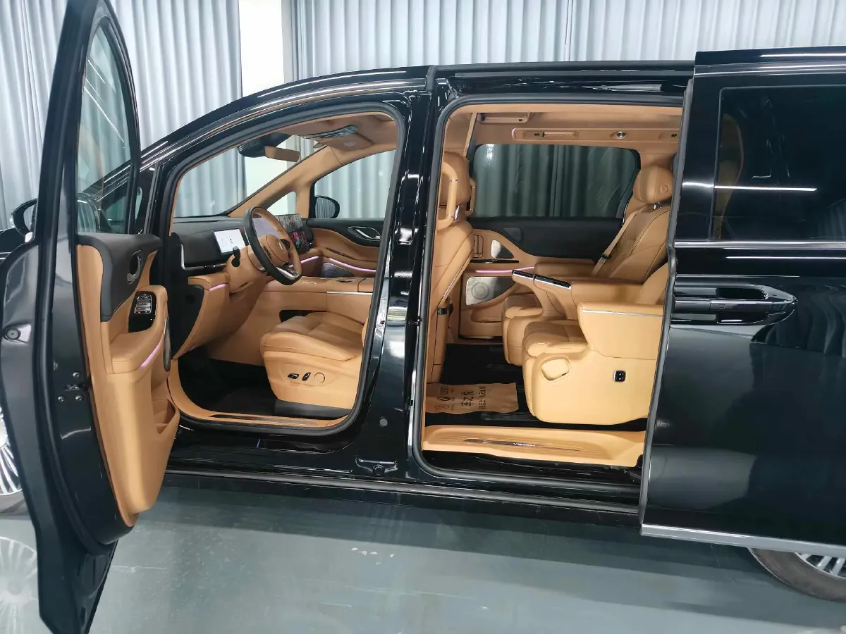 2025 Voyah Dream 1.5T 150HP L4 PHEV 41.7KWH,autocango,china used car exporter,china ev exporter,chinese used car exporter,chinese used ev exporter