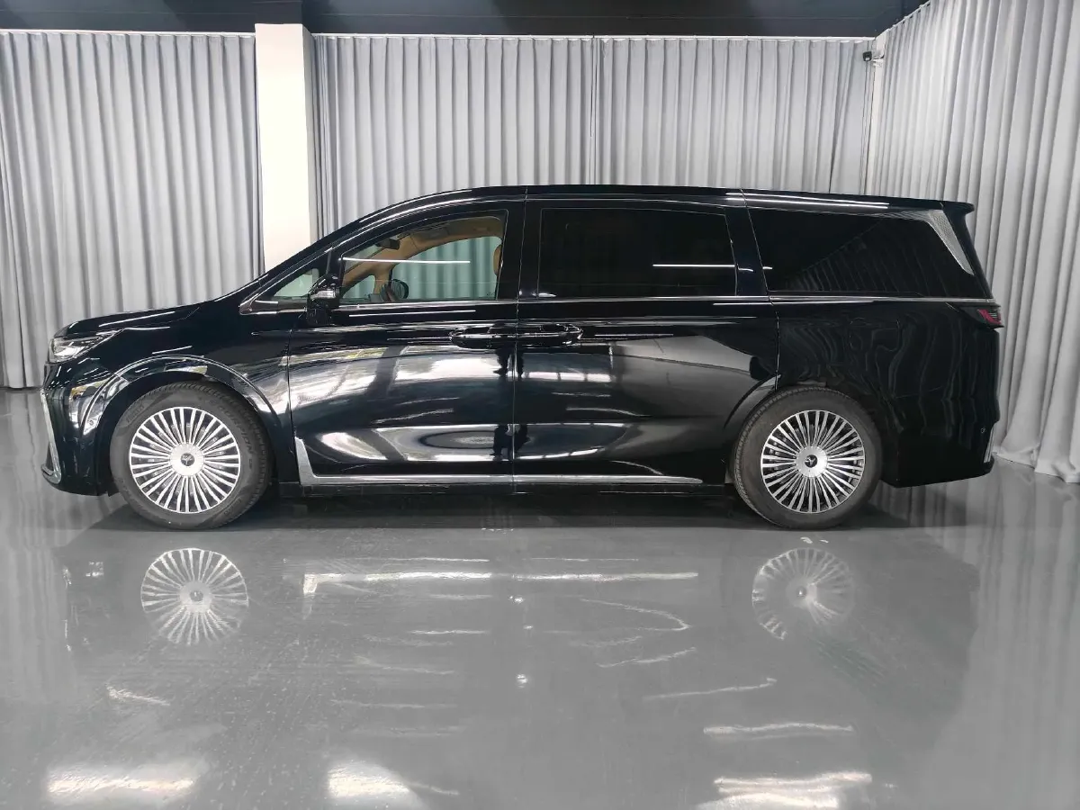 2025 Voyah Dream 1.5T 150HP L4 PHEV 41.7KWH,autocango,china used car exporter,china ev exporter,chinese used car exporter,chinese used ev exporter