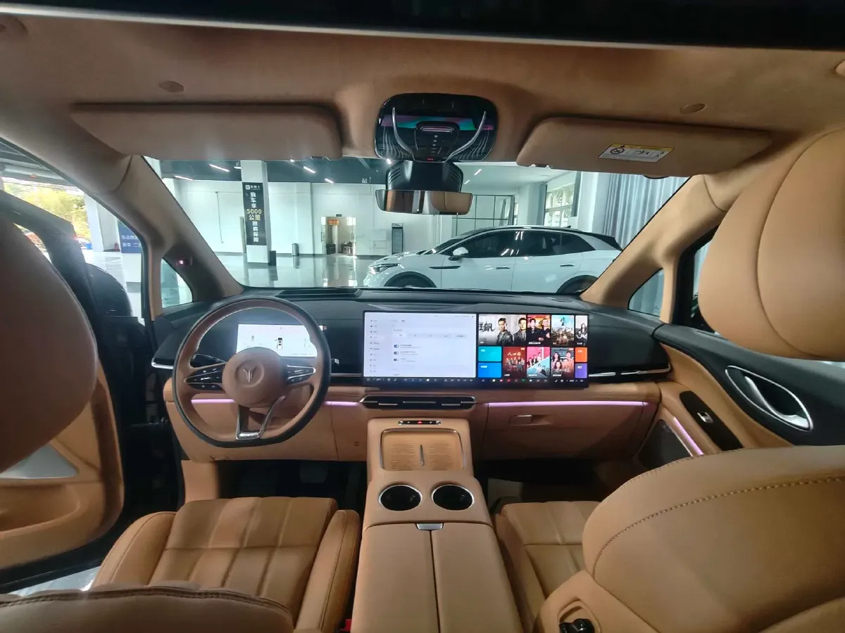 2025 Voyah Dream 1.5T 150HP L4 PHEV 41.7KWH,autocango,china used car exporter,china ev exporter,chinese used car exporter,chinese used ev exporter