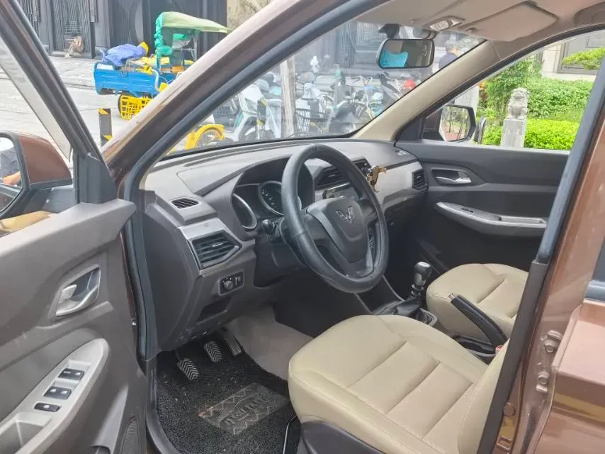 2021 WuLing HongGuang 1.5L 99HP L4 6MT,autocango,china used car exporter,china ev exporter,chinese used car exporter,chinese used ev exporter
