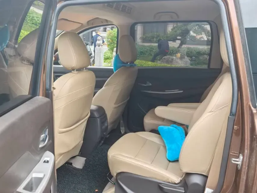 2021 WuLing HongGuang 1.5L 99HP L4 6MT,autocango,china used car exporter,china ev exporter,chinese used car exporter,chinese used ev exporter