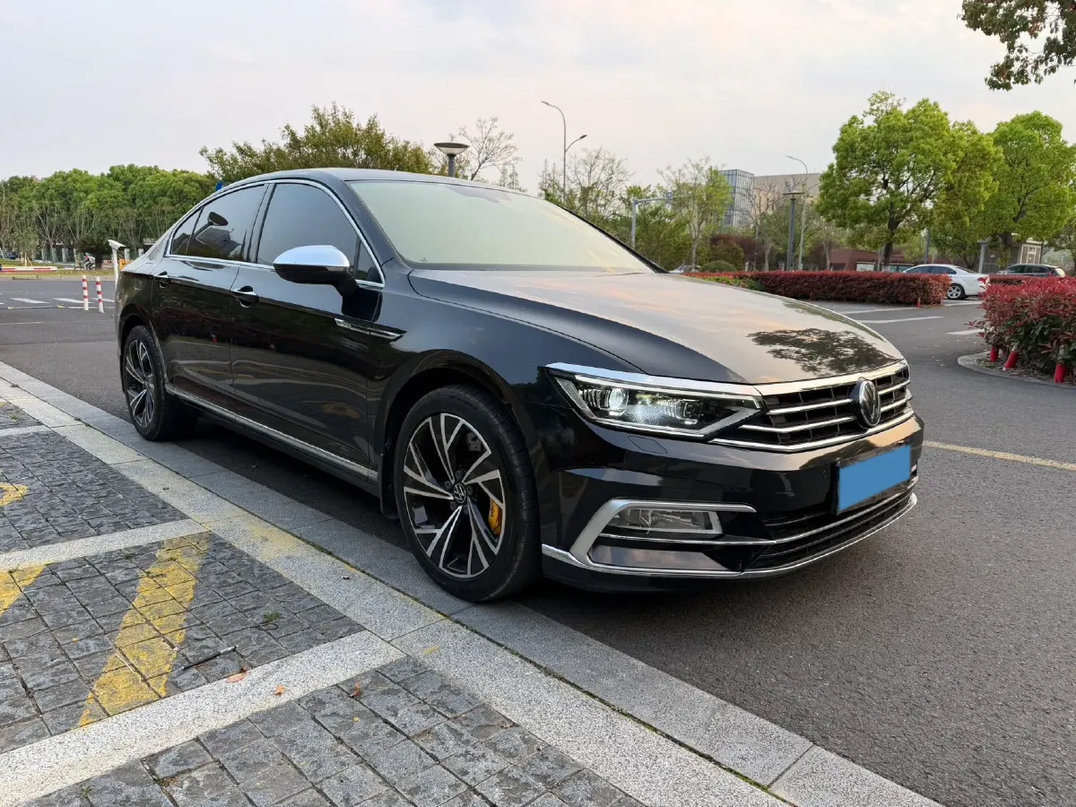 2018 Volkswagen Magotan 1.8T 180HP L4 7DCT,autocango,china used car exporter,china ev exporter,chinese used car exporter,chinese used ev exporter