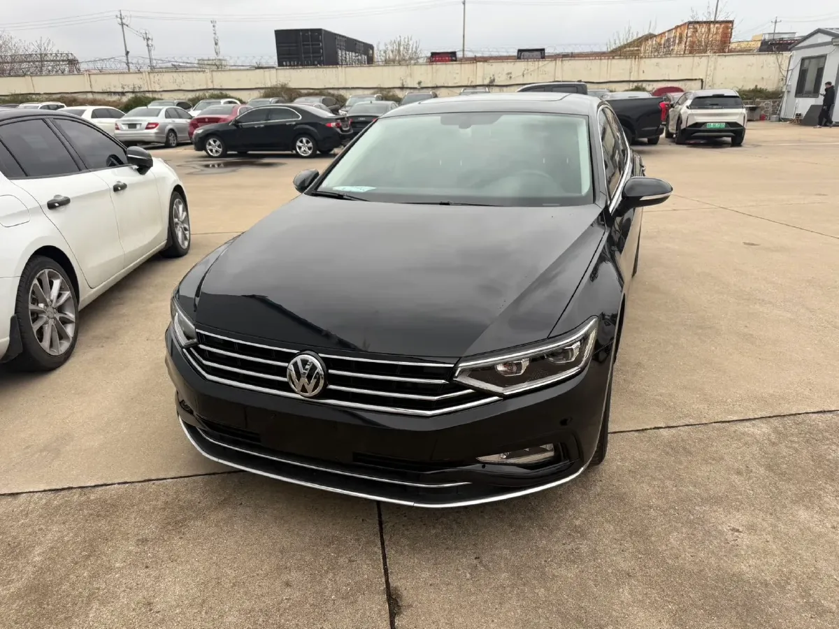 2020 Volkswagen Magotan 2.0T 186HP L4 7DCT,autocango,china used car exporter,china ev exporter,chinese used car exporter,chinese used ev exporter