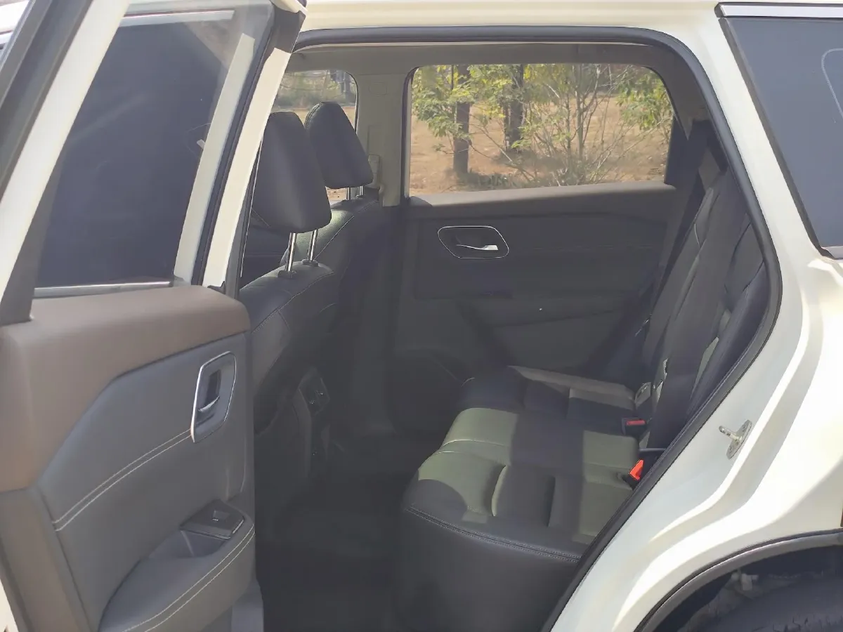 2021 Nissan X-Trail 1.5T 204HP L3 CVT,autocango,china used car exporter,china ev exporter,chinese used car exporter,chinese used ev exporter